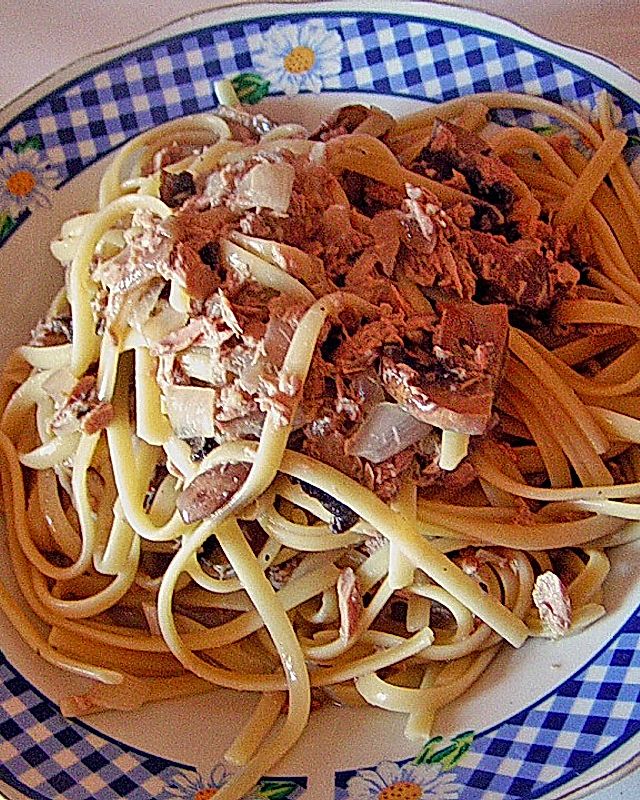 Spaghetti mit Thunfisch, Champignons und Sahne