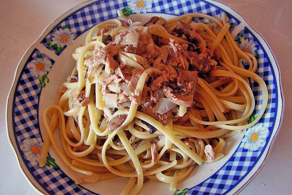 Spaghetti mit Thunfisch, Champignons und Sahne