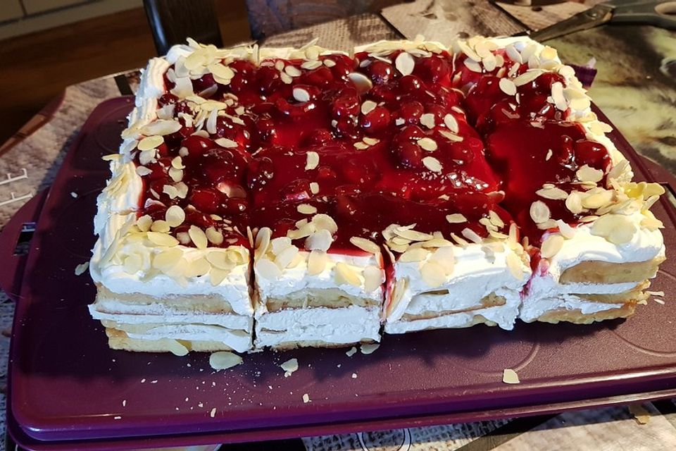 Waffeltorte mit Roter Grütze