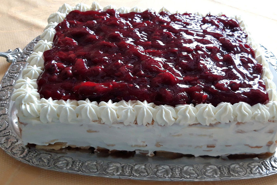 Waffeltorte mit Roter Grütze