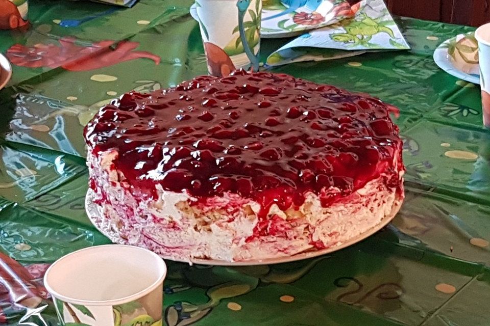 Waffeltorte mit Roter Grütze