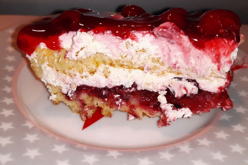 Waffeltorte mit Roter Grütze