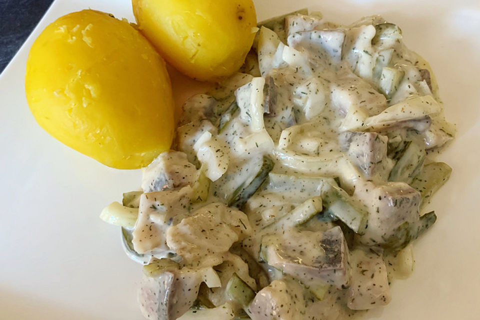 Matjes "Hausfrauen Art" mit Bratkartoffeln und Speck