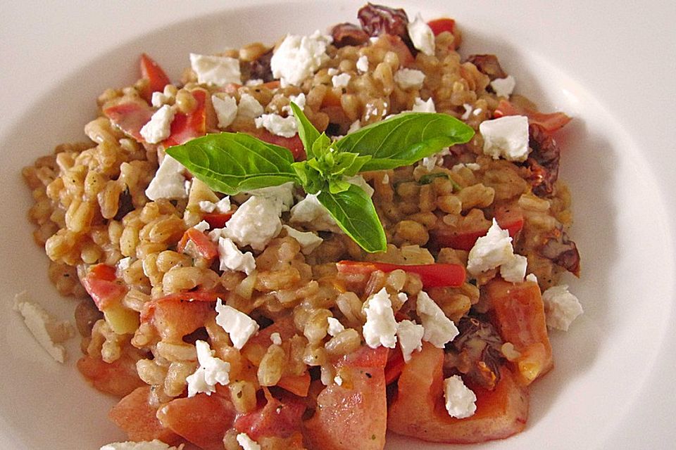 Cremiger Dinkel mit Tomaten, Feta und Frischkäse