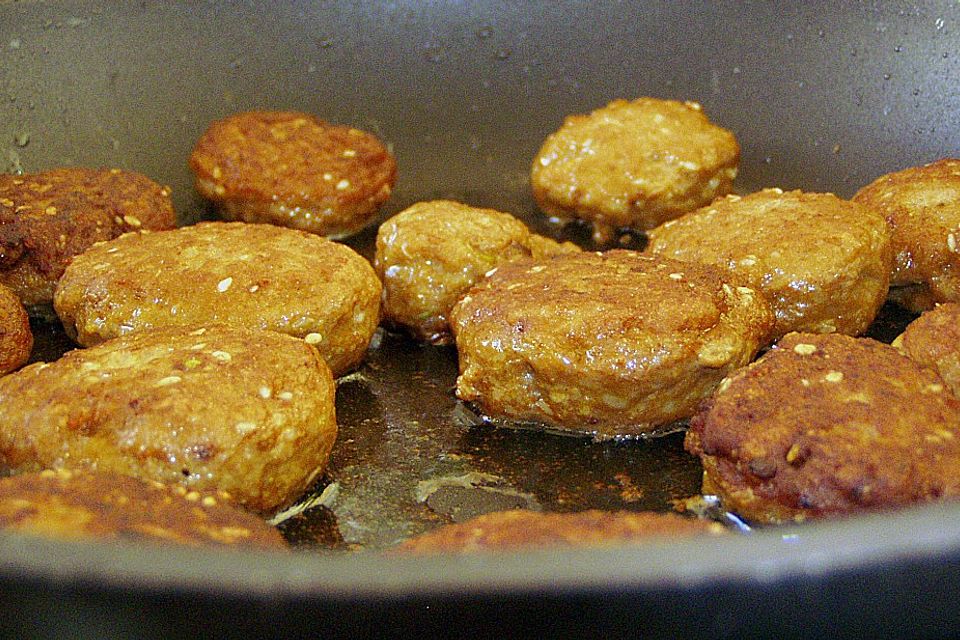 Feine Fischfrikadellen mit Lauch und Miso