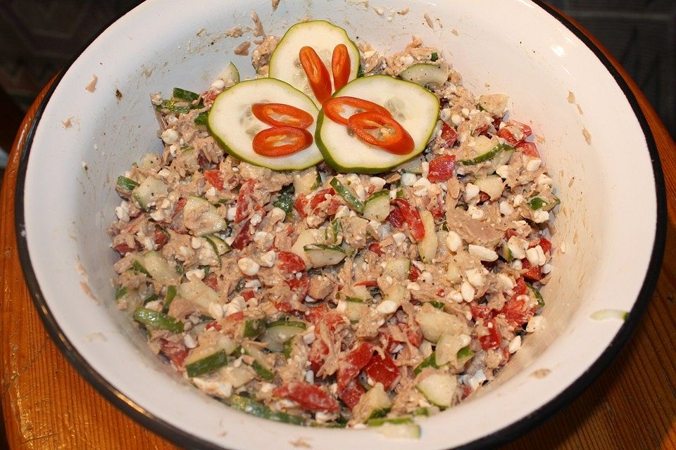 Körniger Frischkäsesalat mit Thunfisch