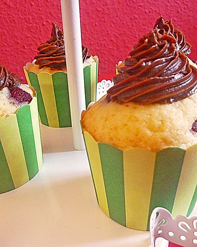 Himbeer-Cupcakes mit Kakaobuttercreme