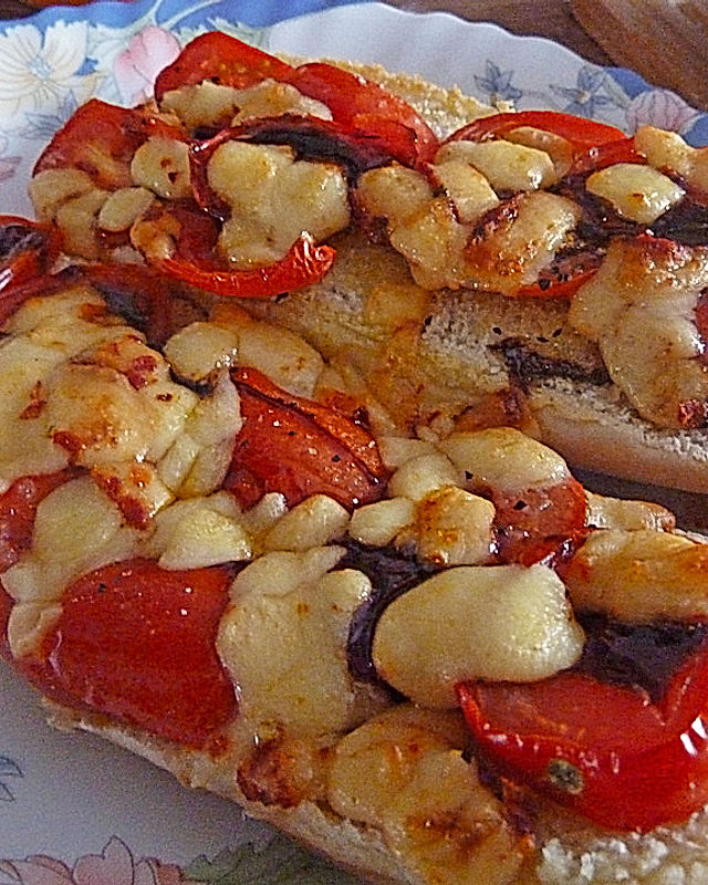 Hot-Dog Brötchen mit Tomaten "Toma-Dog"