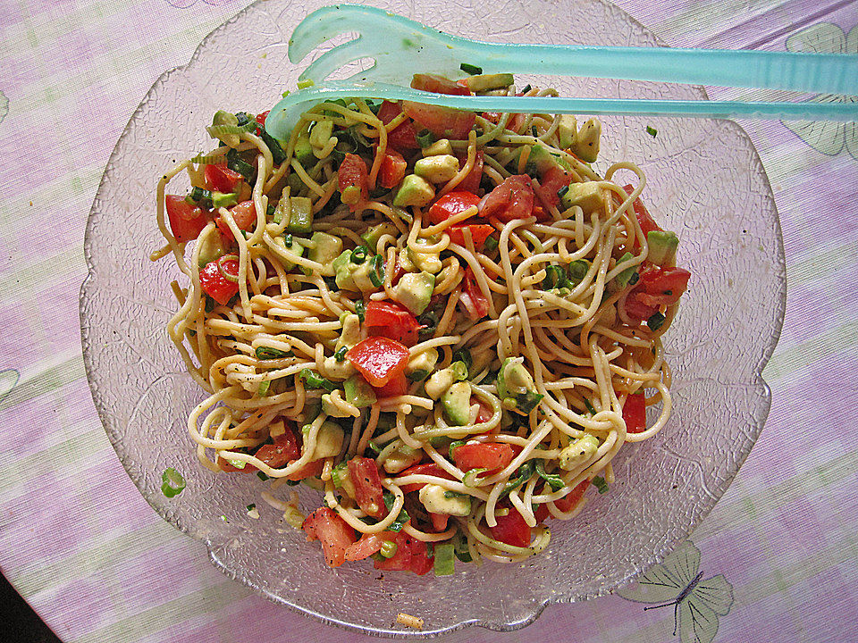 Spaghettisalat mit Tomate und Avocado von Fannylein| Chefkoch