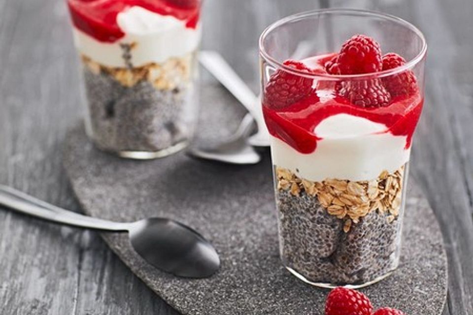 Gesunder Chia-Pudding mit Himbeeren