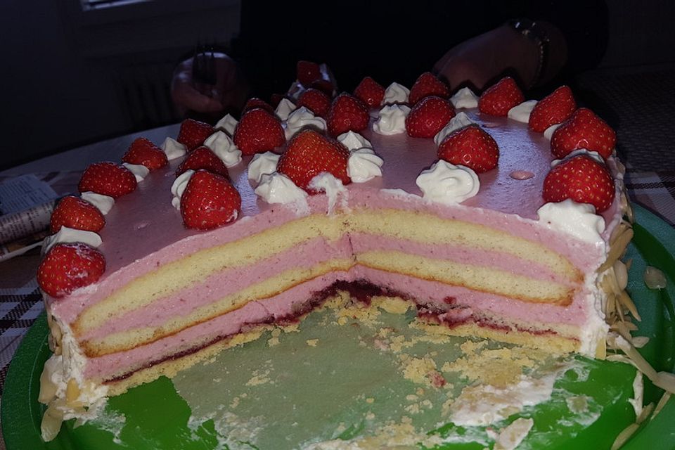 Erdbeer-Sahne-Torte