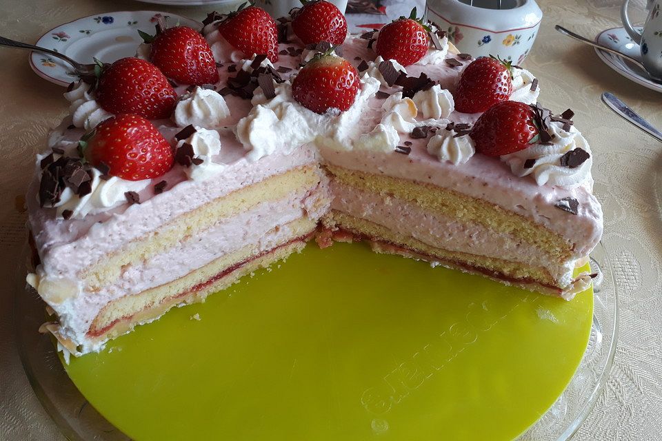 Erdbeer-Sahne-Torte