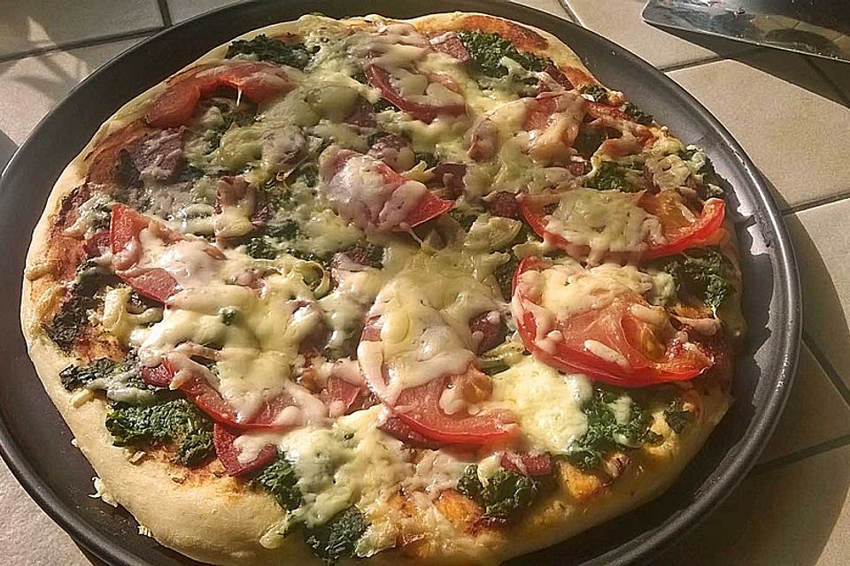 Pizza alla Mama mit Sucuk und Spinat