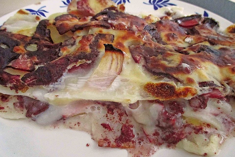 Blutwurstlasagne mit Apfel und Camembert