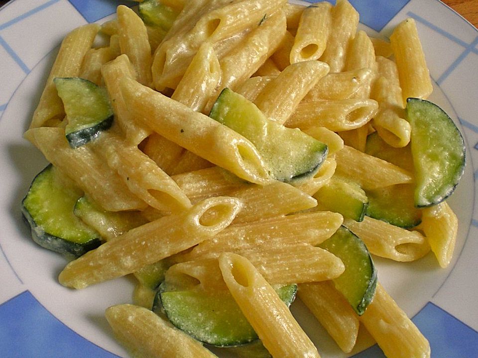 Nudeln mit Käse-Sahne-Zucchini-Soße von Haselbasel | Chefkoch