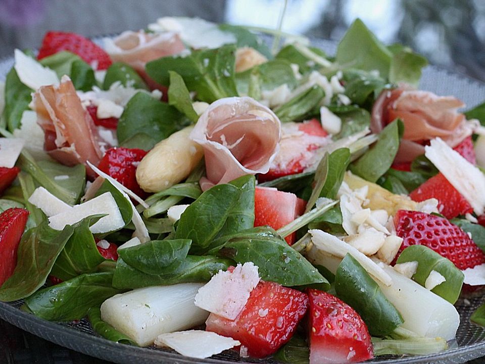Spargelsalat Mit Erdbeeren Und Balsamico Vinaigrette Von Drachenperlen Chefkoch