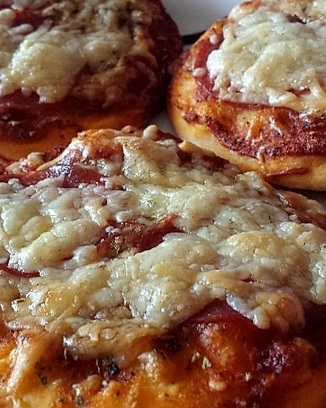 Mini-Salami-Pizzen