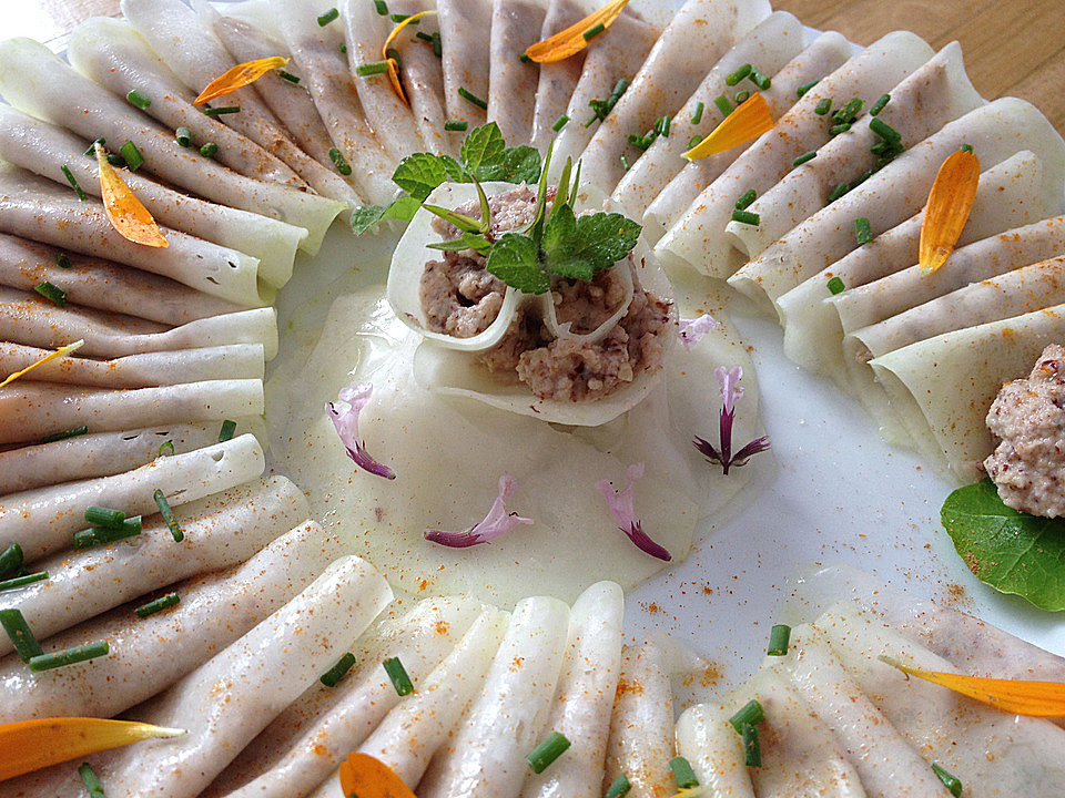 Rohkost-Kohlrabi-Tortellini-mit-Haselnuss-Dattel-F-llung