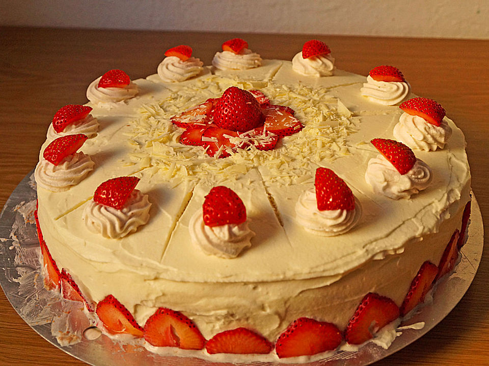 Weiße Schoko-Erdbeer-Torte von kuchenlena24| Chefkoch