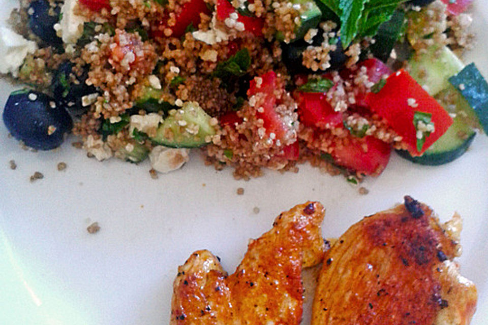 Sommerlicher Couscous-Salat mit Oliven, Feta und Minze