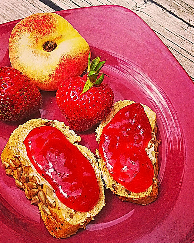 Erdbeer-Pfirsich-Marmelade mit Schwips