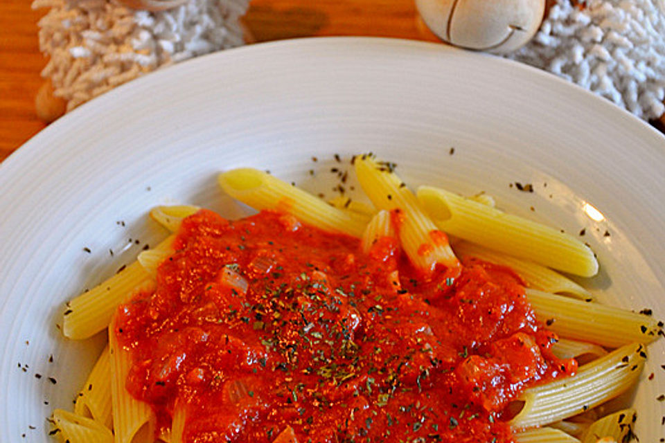 Schnelle Sommer-Penne in Meerrettich-Tomatensauce