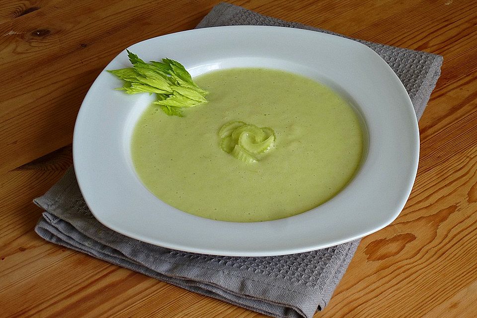 Cremesuppe aus Stangensellerie