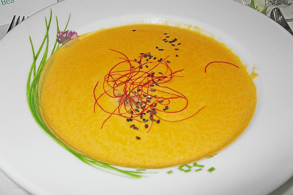 Flambierte Hummersuppe mit Pernod - Sahne