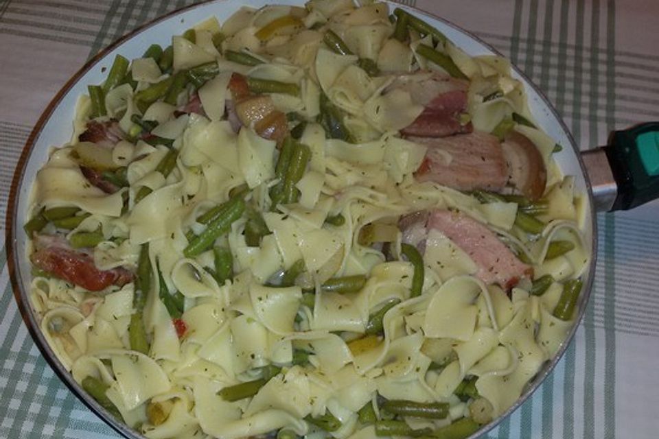 Birnen, Bohnen und Speck mit Nudeln Birnen, Bohnen und Speck mit Nudeln