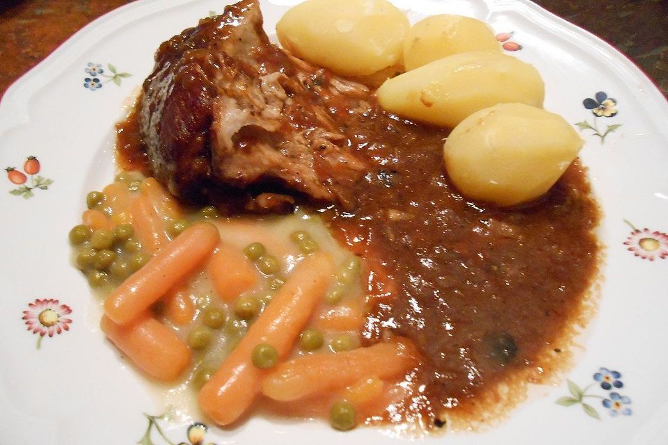 Schweinebraten mit Backpflaumen gefüllt nach Uromas Art