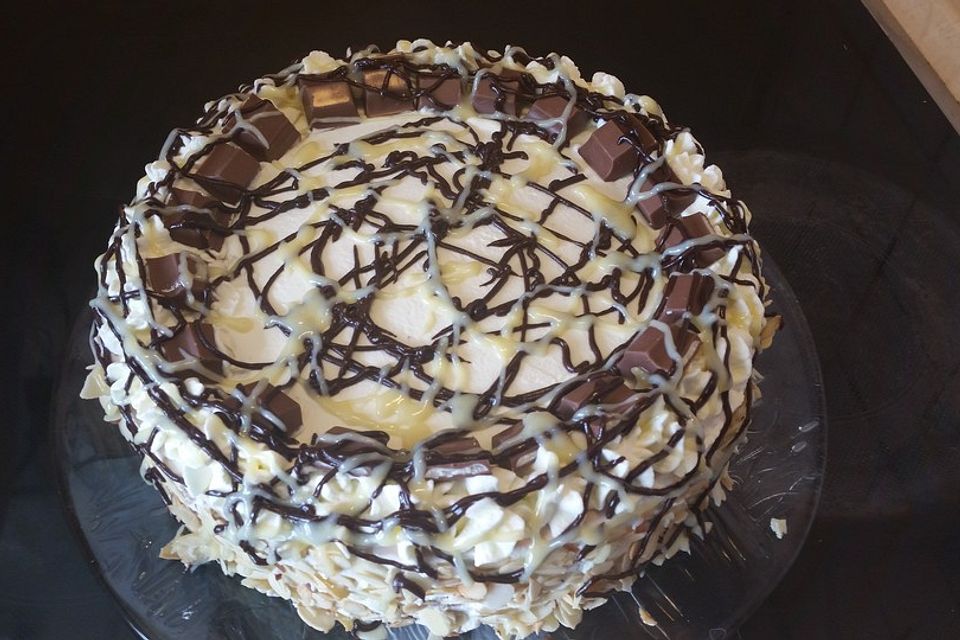 Schokoladentorte mit Kinderriegel Schokoladentorte mit Kinderriegel