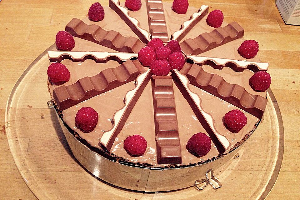 Schokoladentorte mit Kinderriegel Schokoladentorte mit Kinderriegel