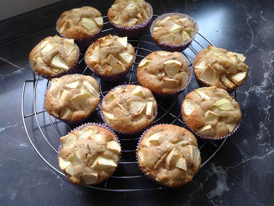 Apfel-Nuss-Zimt-Muffins von sirbase | Chefkoch