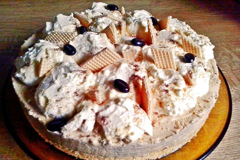 Eiskaffeetorte mit Waffelboden