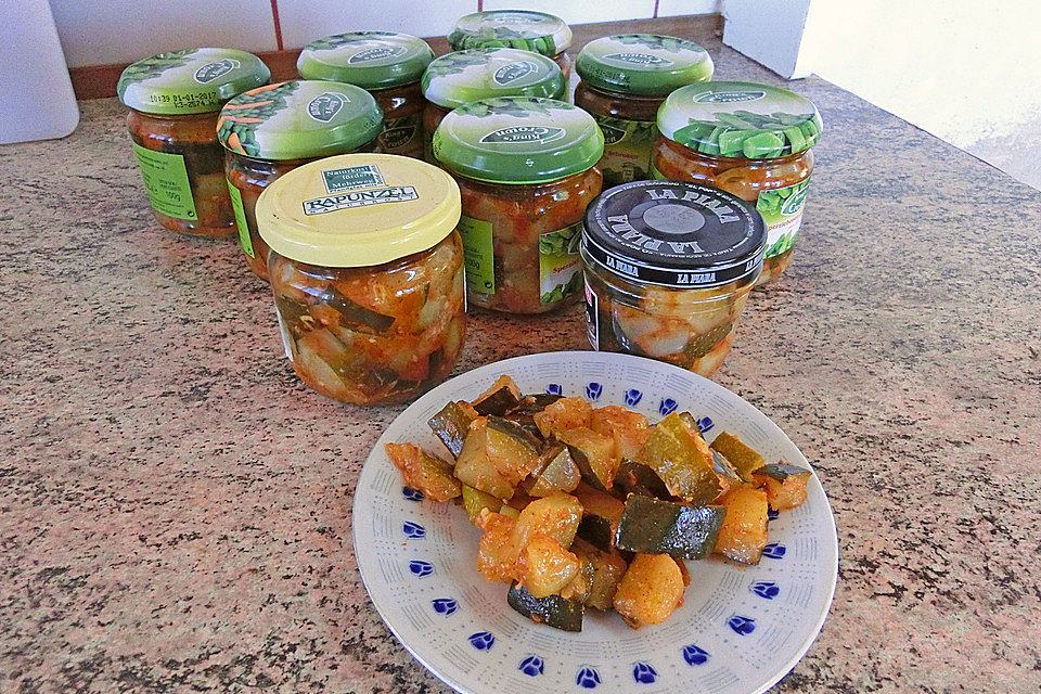 Knoblauch-Piri-Paprika-Zucchini auf Vorrat