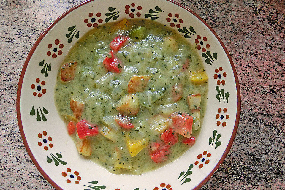 krümeltigers bunte Zucchinisuppe mit Paprika und  Kartoffeln