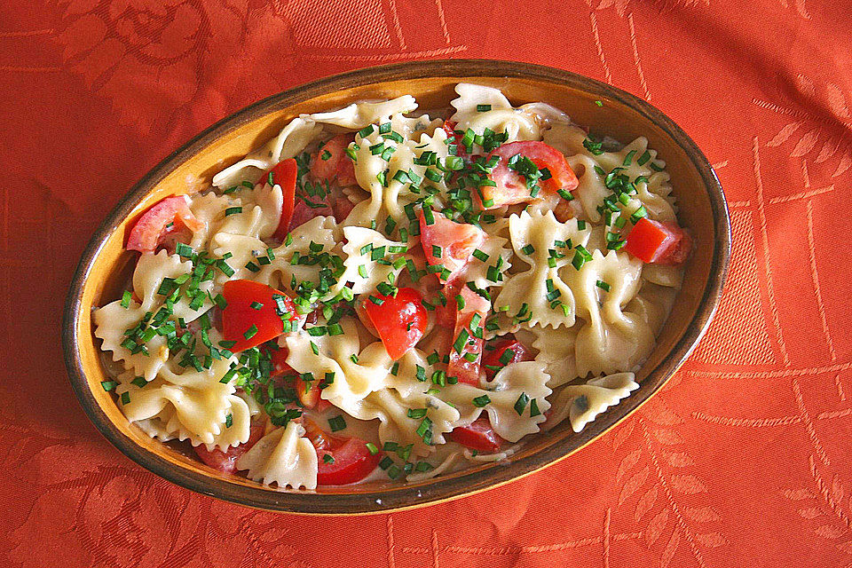 Farfalle mit Tomate und Gorgonzola