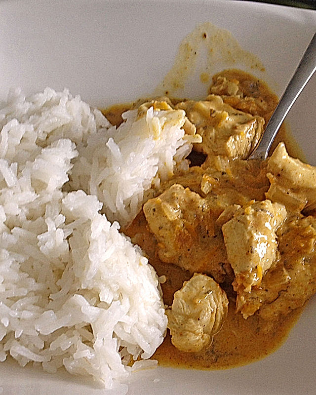 Hähnchencurry mit Reis und Cashews