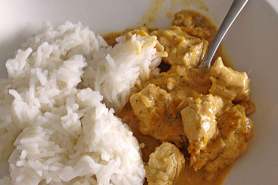 Hähnchencurry mit Reis und Cashews