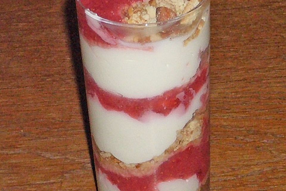 Erdbeerquark mit Amaretti