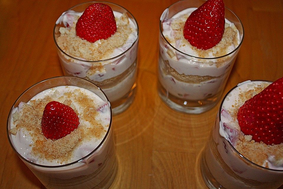 Erdbeerquark mit Amaretti