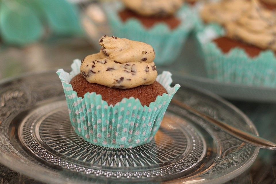 Chocolate Chip Cookie Dough Cupcakes