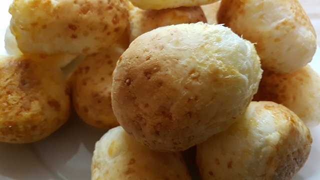 Brasilianische Käsebällchen - Pão de Queijo von FlowerBomb