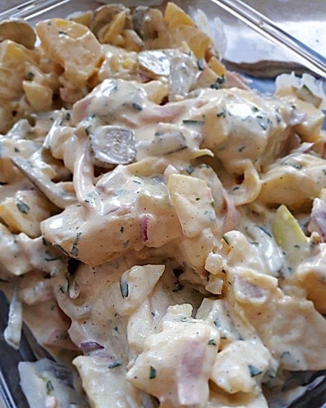 Erzgebirgischer Kartoffelsalat mit Fleischsalat und Birmarckhering