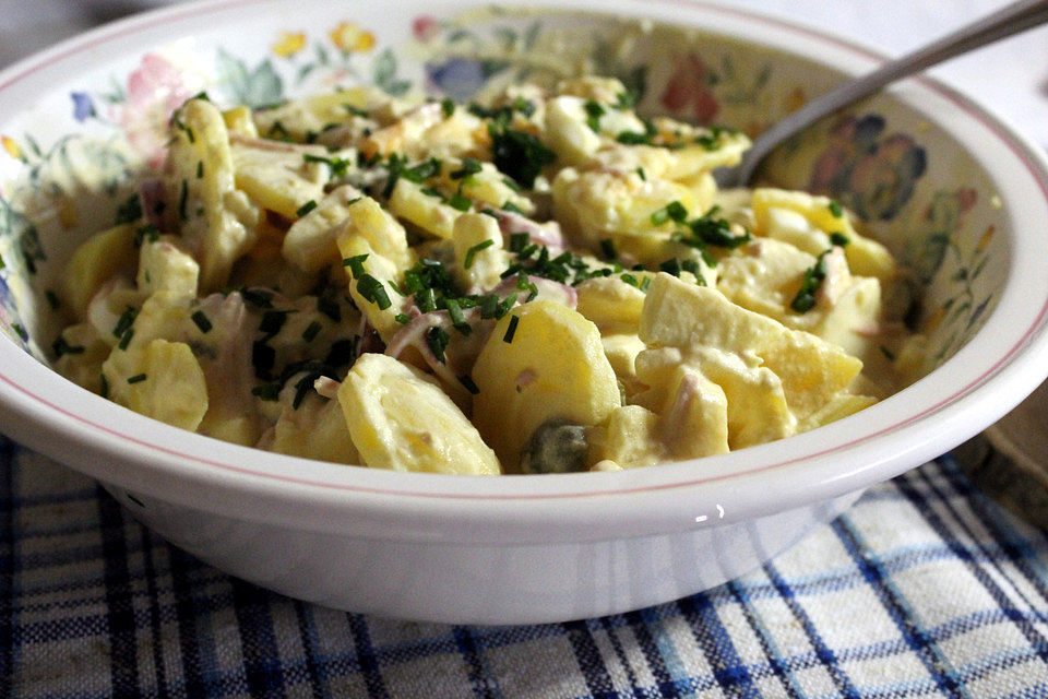 Erzgebirgischer Kartoffelsalat mit Fleischsalat und Birmarckhering