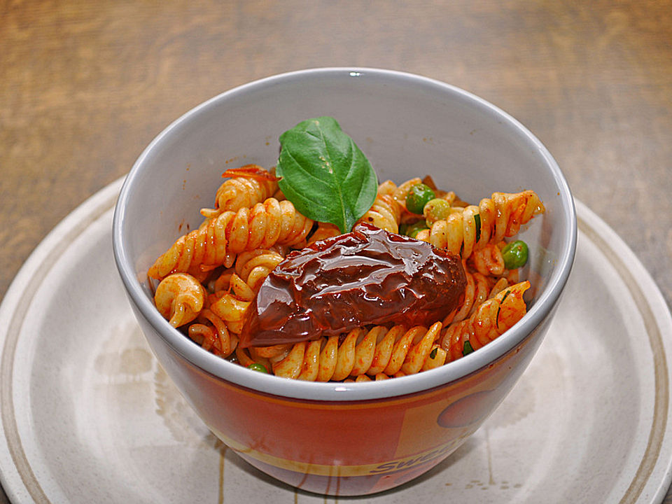 Nudelsalat mit Tomaten und Erbsen von inwong| Chefkoch
