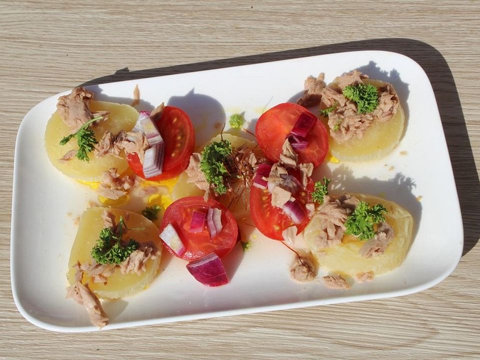 Tomaten-Thunfisch-Salat mit Harzer Käse und roten Zwiebeln von stadline ...