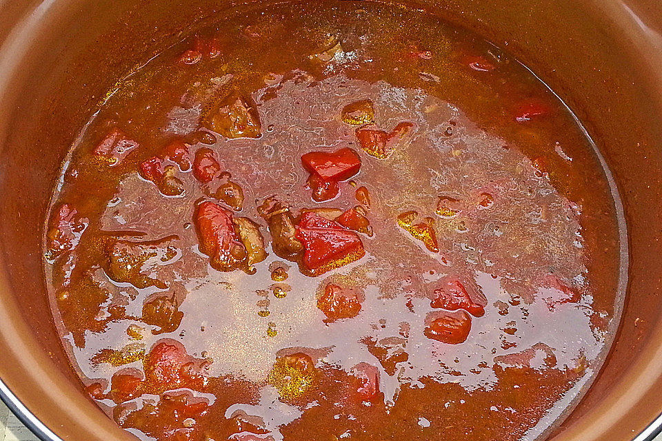 Schweinegulasch für den Slow Cooker