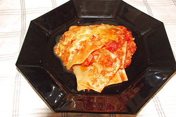 Vegetarische Lasagne mit Sojahack, Zucchini und Paprika