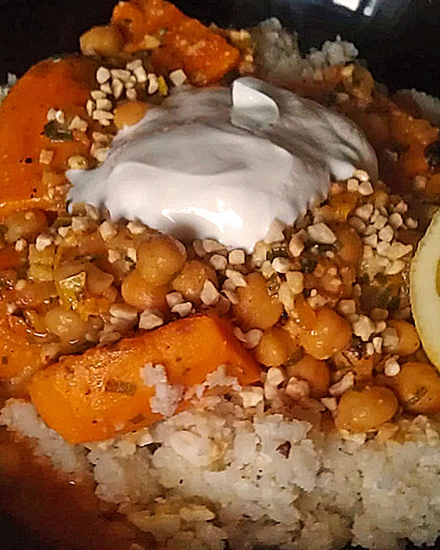 Süßkartoffel-Kichererbsen-Curry mit Blumenkohlreis